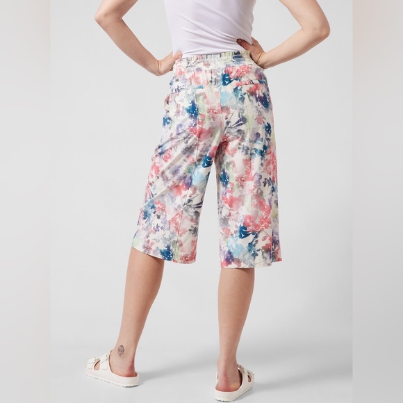 Athleta | Savannah Bermuda Shorts - Lumen Floral Cream - Picture 3 of 13